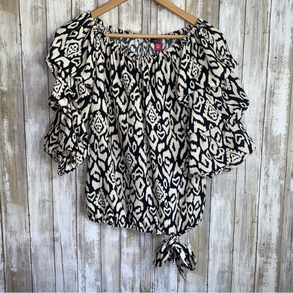 Vince Camuto Printed Off The Shoulder Bubble Sleeve Tie Front Blouse - Picture 1 of 4